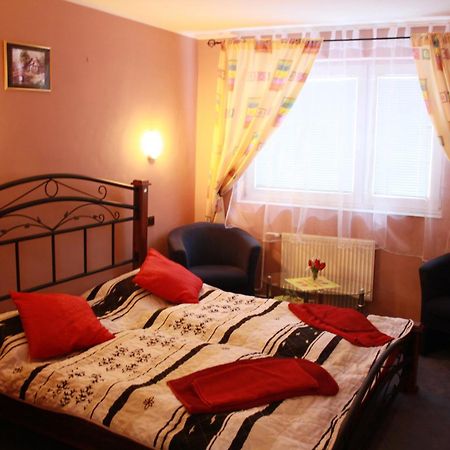 Garni Hotel Anne-Mary Piest'any Extérieur photo
