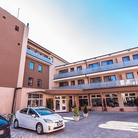 Garni Hotel Anne-Mary Piest'any Extérieur photo
