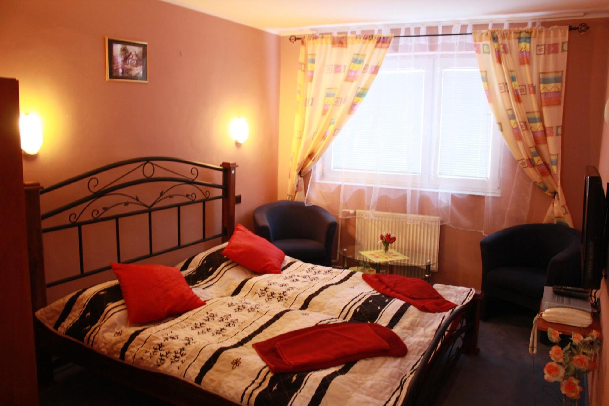Garni Hotel Anne-Mary Piest'any Extérieur photo