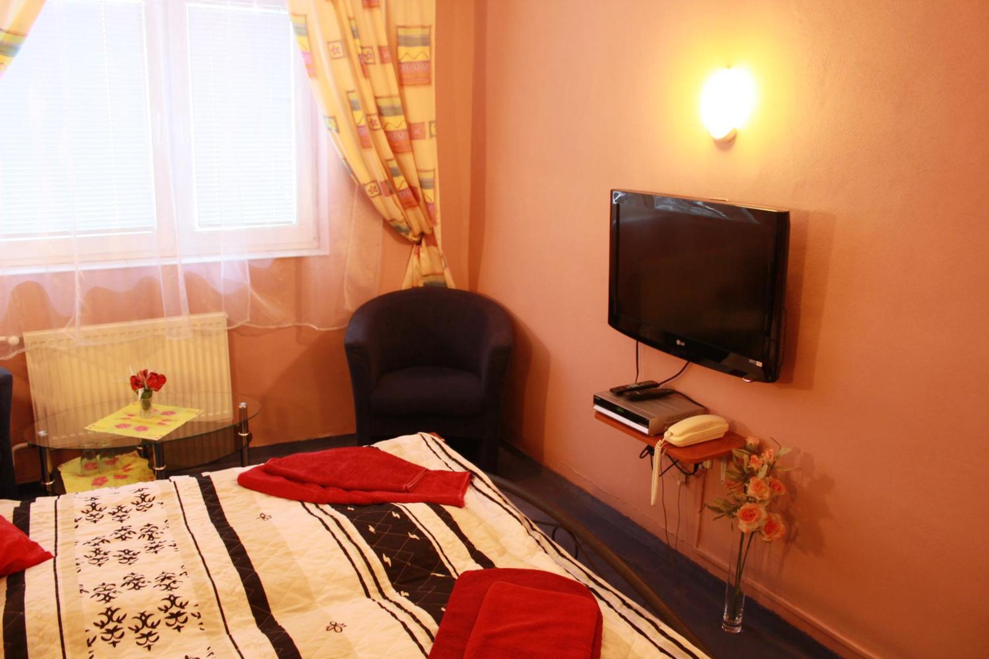 Garni Hotel Anne-Mary Piest'any Extérieur photo