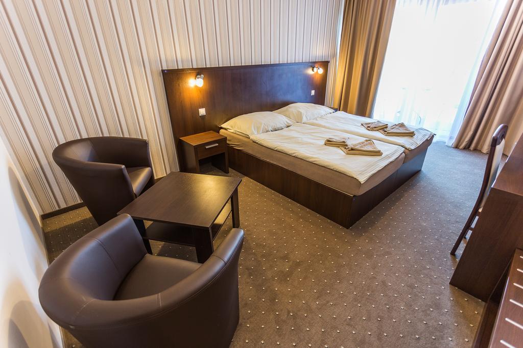 Garni Hotel Anne-Mary Piest'any Extérieur photo
