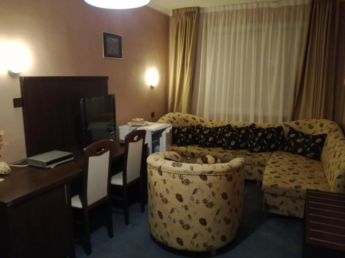 Garni Hotel Anne-Mary Piest'any Extérieur photo